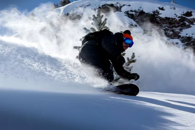 Pour que le ski hors-piste reste un plaisir en toute sécurité, nous organisons sur demande des demi-journées et journées de ski hors-piste sur Cauterets, La Mongie « Pic du Midi », Barèges et d’autres descentes selon les conditions d’enneigement.