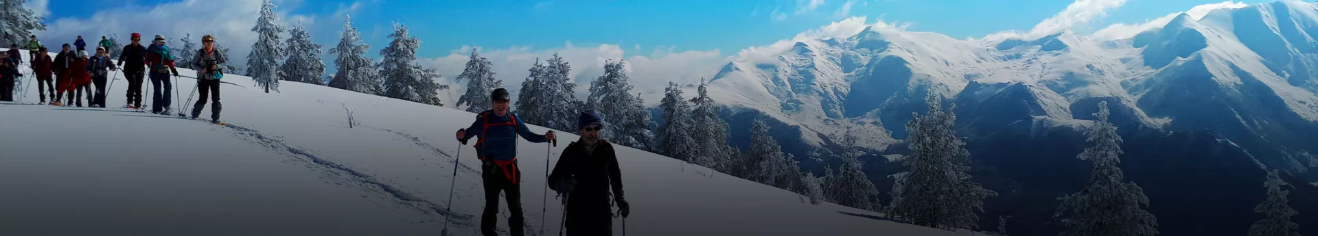À travers un programme de sorties raquettes de tous niveaux, c’est en toute quiétude que vous pourrez découvrir la magie des Pyrénées en hiver.