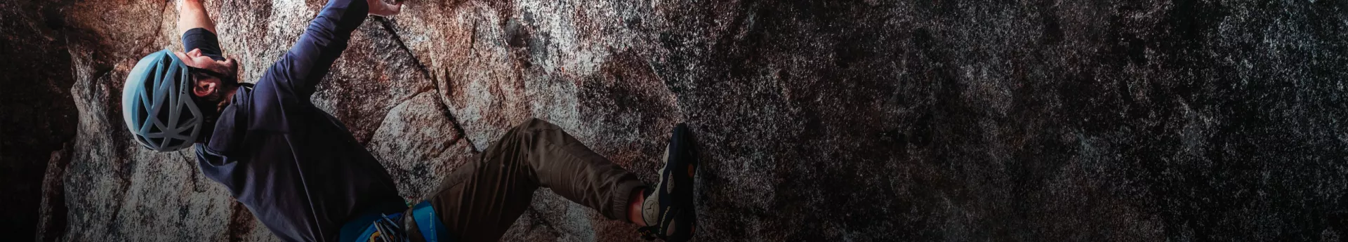 Escalade selon votre niveau et de vos attentes sur le site exceptionnel du Pont d'Espagne pr&egrave;s de Cauterets.