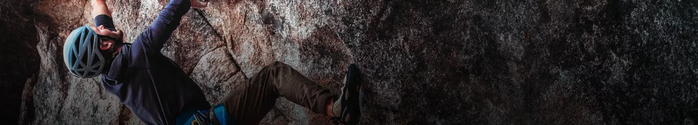 Escalade selon votre niveau et de vos attentes sur le site exceptionnel du Pont d'Espagne pr&egrave;s de Cauterets.