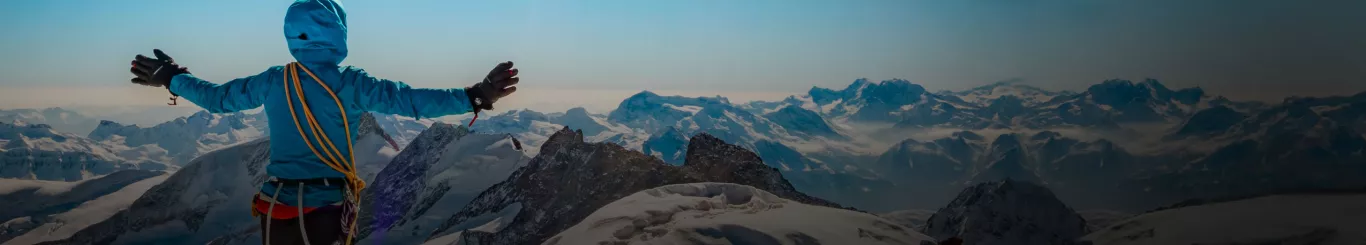 Du Pic du Midi d'Ossau au N&eacute;ouvielle en passant par les sommets du cirque de Gavarnie, du cirque de Troumouse et du Mont Perdu, une multitude de voies classiques, glaciaires et rocheuses s'offrent &agrave; vous.