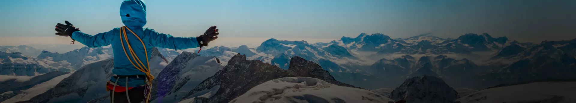 Du Pic du Midi d'Ossau au Néouvielle en passant par les sommets du cirque de Gavarnie, du cirque de Troumouse et du Mont Perdu, une multitude de voies classiques, glaciaires et rocheuses s'offrent à vous.